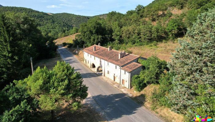 Casale in vendita Perugia, Umbria,  Italia