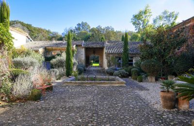 Villa padronale in vendita Uzès, Occitania, Cortile