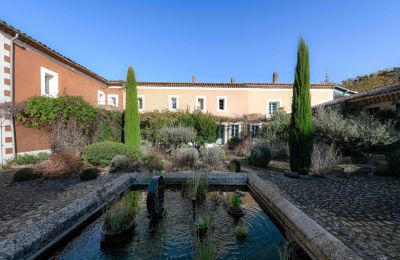 Villa padronale in vendita Uzès, Occitania, Cortile