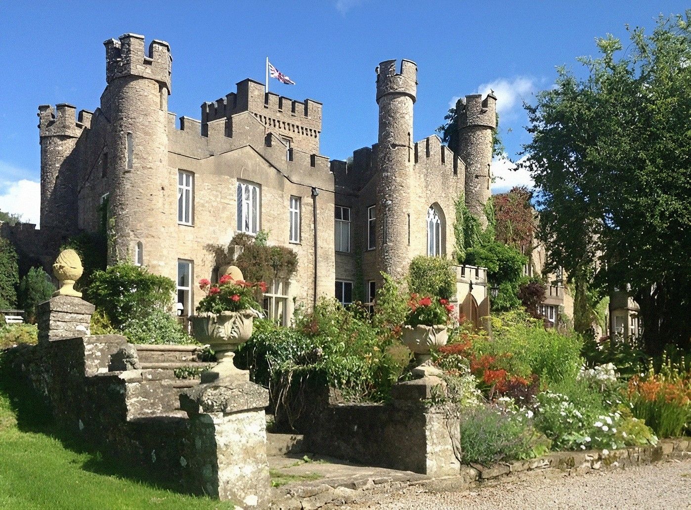 Immagini Hotel castello in posizione pittoresca