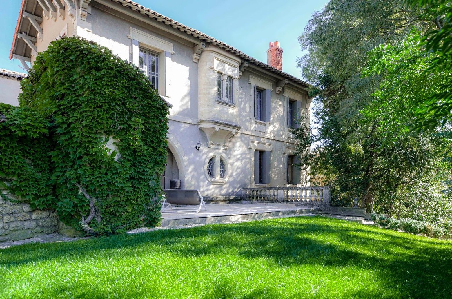 Immagini Villa storica con giardino a Uzes