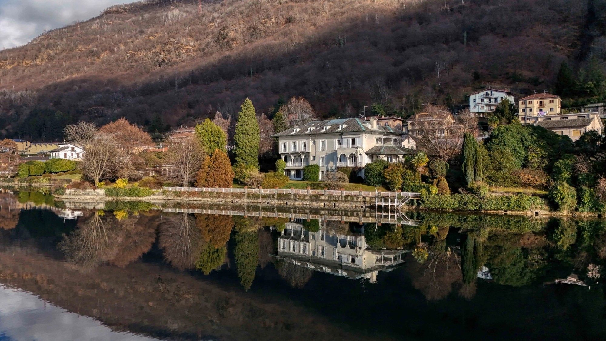 Immagini Elegante villa sulle rive del lago d'Orta