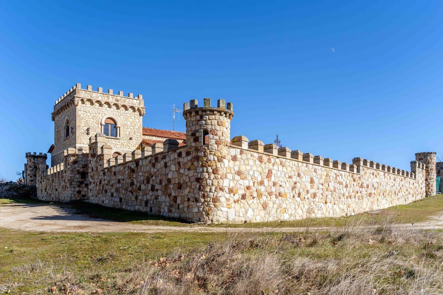 Immagini Casale fortificato con licenza turistica