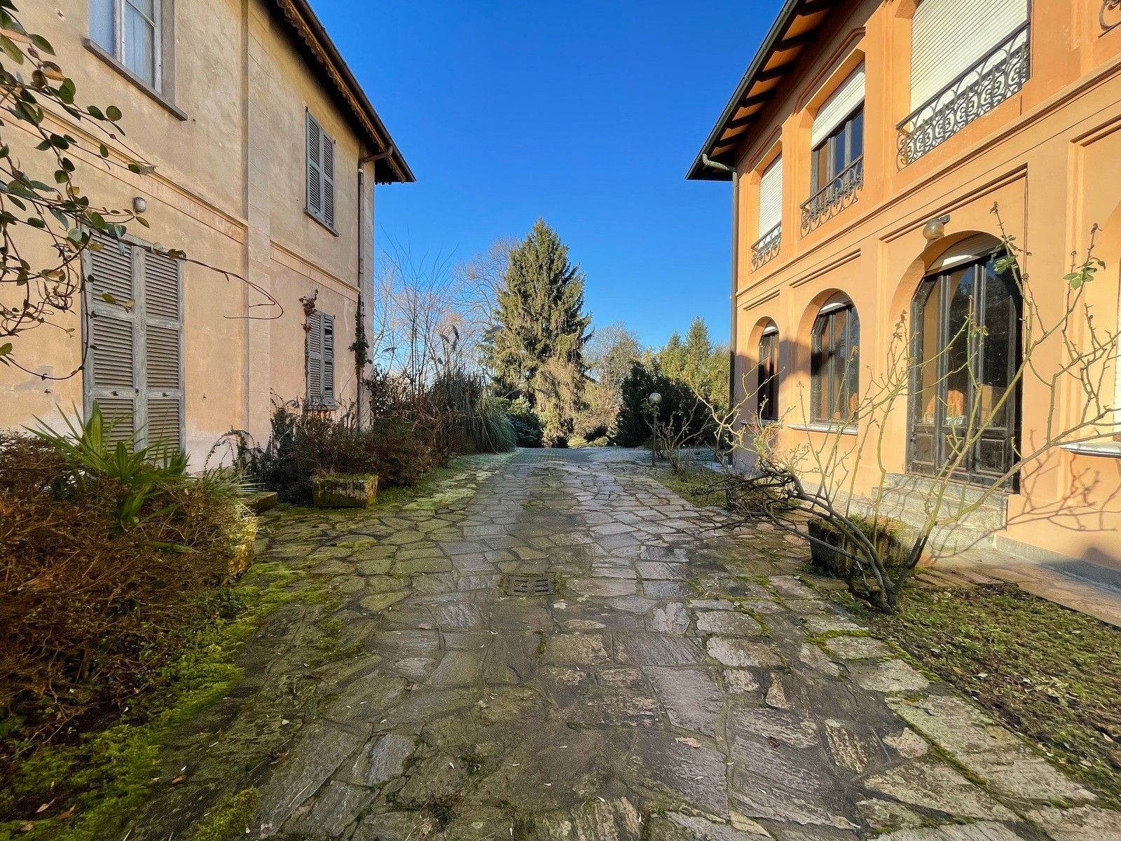 Immagini Villa a Castelletto Sopra Ticino – Un'opportunità unica con storia