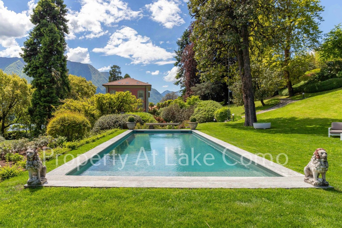 Immagini Villa sul Lago di Como in posizione privata con vista sul lago e dotazioni esclusive