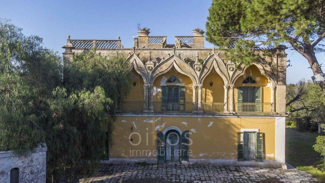 Immagini Villa storica in vendita in Puglia con giardino e terreno pertinenziale