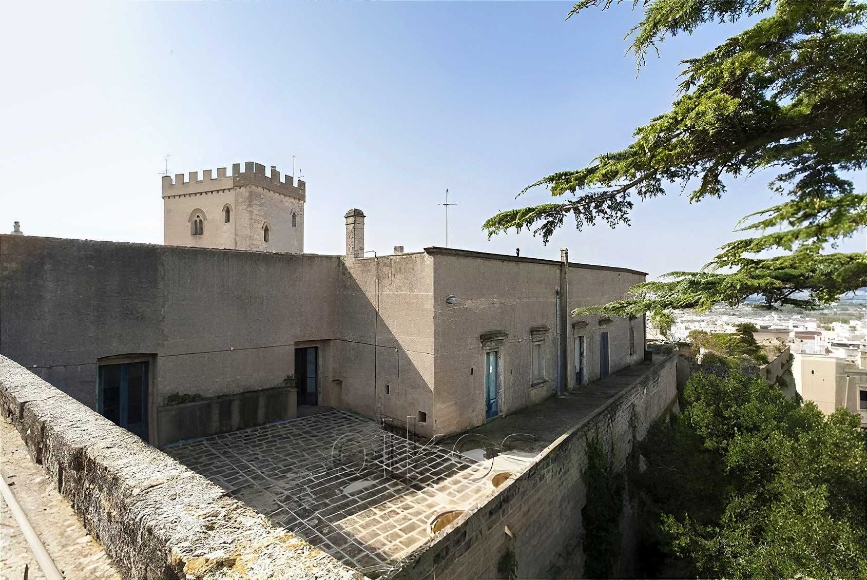 Immagini Grande castello in vendita in Puglia