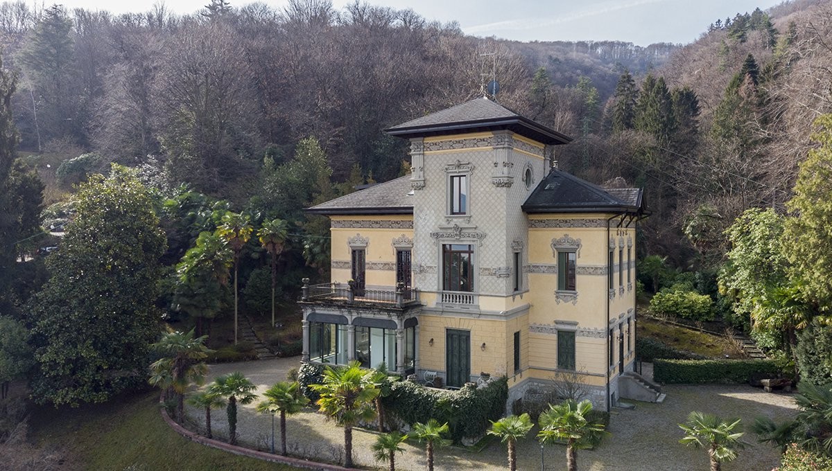 Immagini Prestigiosa Villa Liberty in vendita nel centro di Stresa