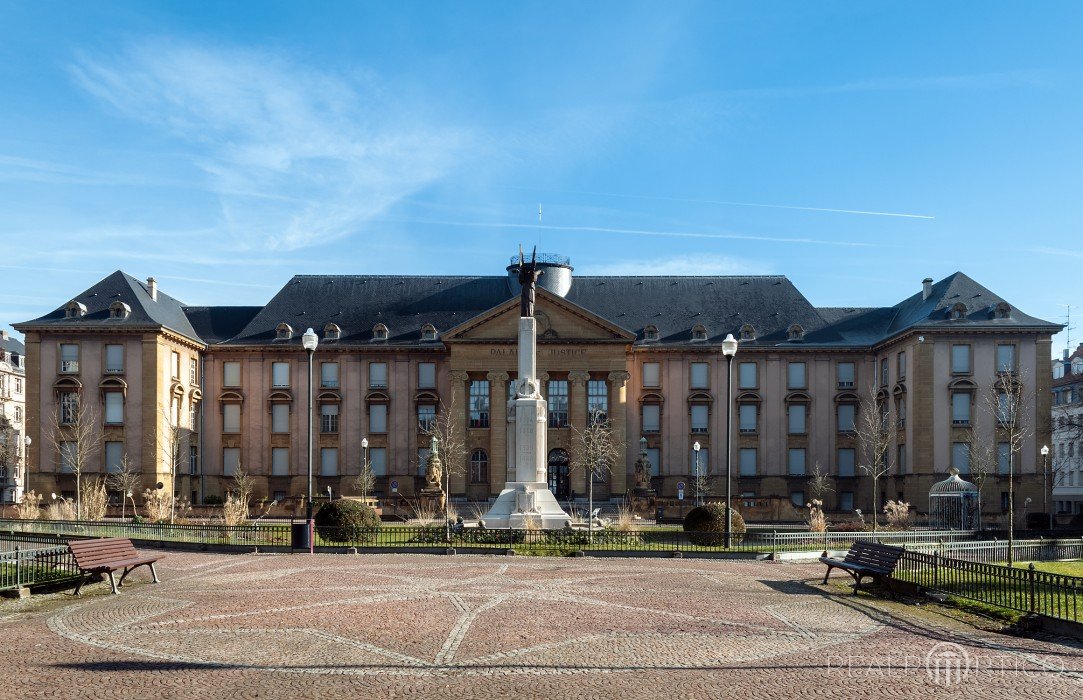 Justizpalast in Saargemünd, errichtet im Stil des Neoklassizismus, Sarreguemines