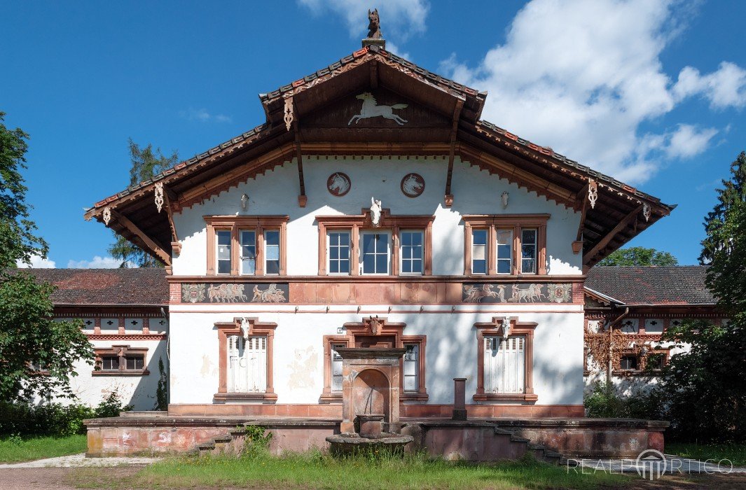 Historisches Stallgebäude im Park von Schloss Saareck, Mettlach