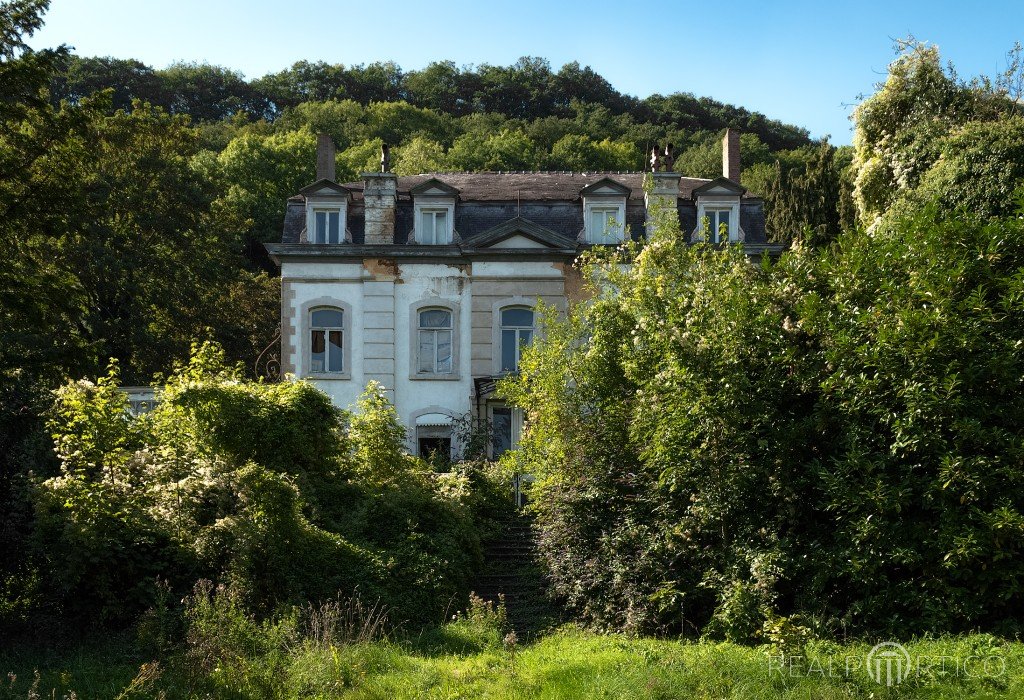 Wallonien - Villa in Hanglange mit Sanierungsbedarf, Wallonie