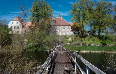 /pp/cc_by_nc_sa/thumb-de-mecklenburg-vorpommern-spantekow-burg.jpg