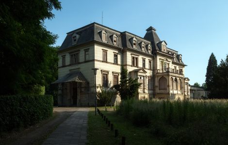 /pp/cc_by_sa/thumb-de-sachsen-anhalt-tangerhuette-altes-schloss-2010.jpg