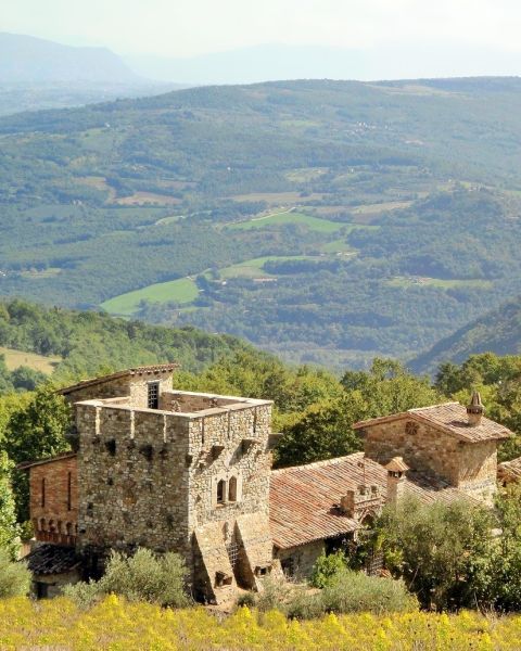 Castelli e casali in Umbria