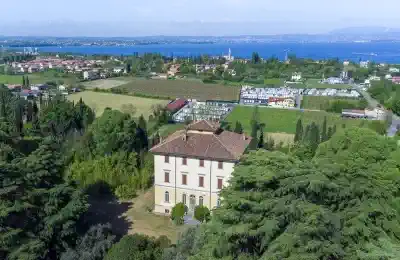 Offerte immobiliari per ville storiche sul lago in Nord Italia